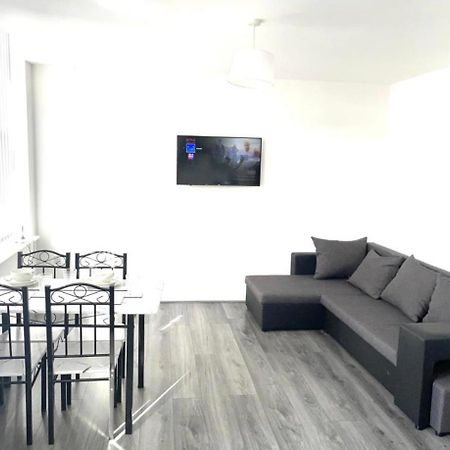 Bradford City Centre Apartments: Extended Stay with Self Check-In Exterior photo