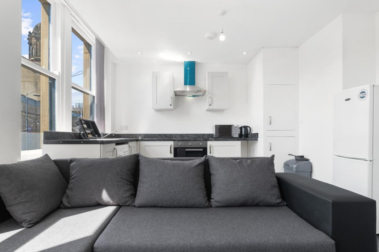 Bradford City Centre Apartments: Extended Stay with Self Check-In Room photo