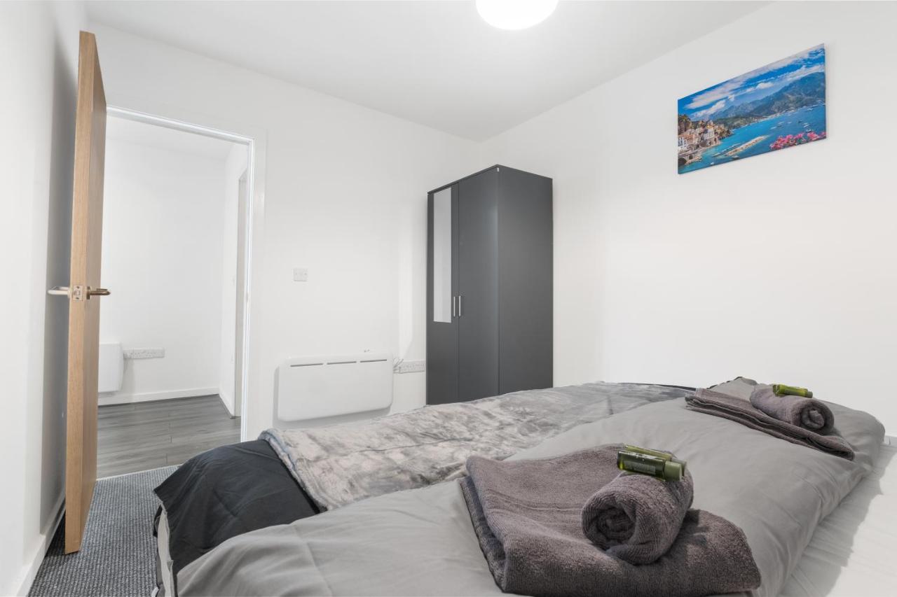 Bradford City Centre Apartments: Extended Stay with Self Check-In Exterior photo