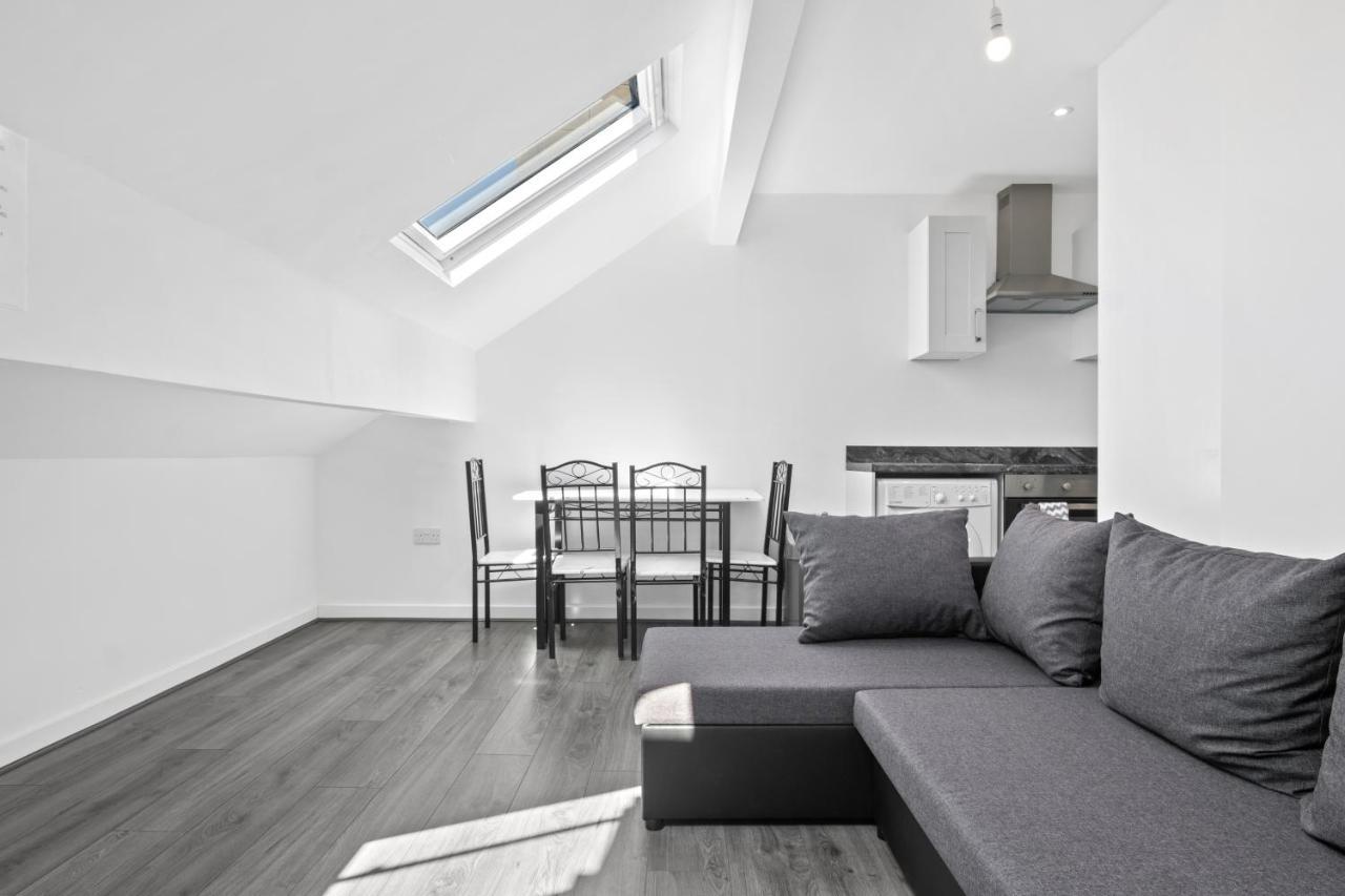 Bradford City Centre Apartments: Extended Stay with Self Check-In Room photo