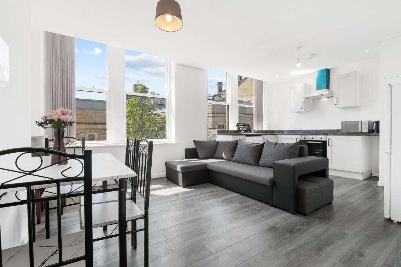 Bradford City Centre Apartments: Extended Stay with Self Check-In Room photo